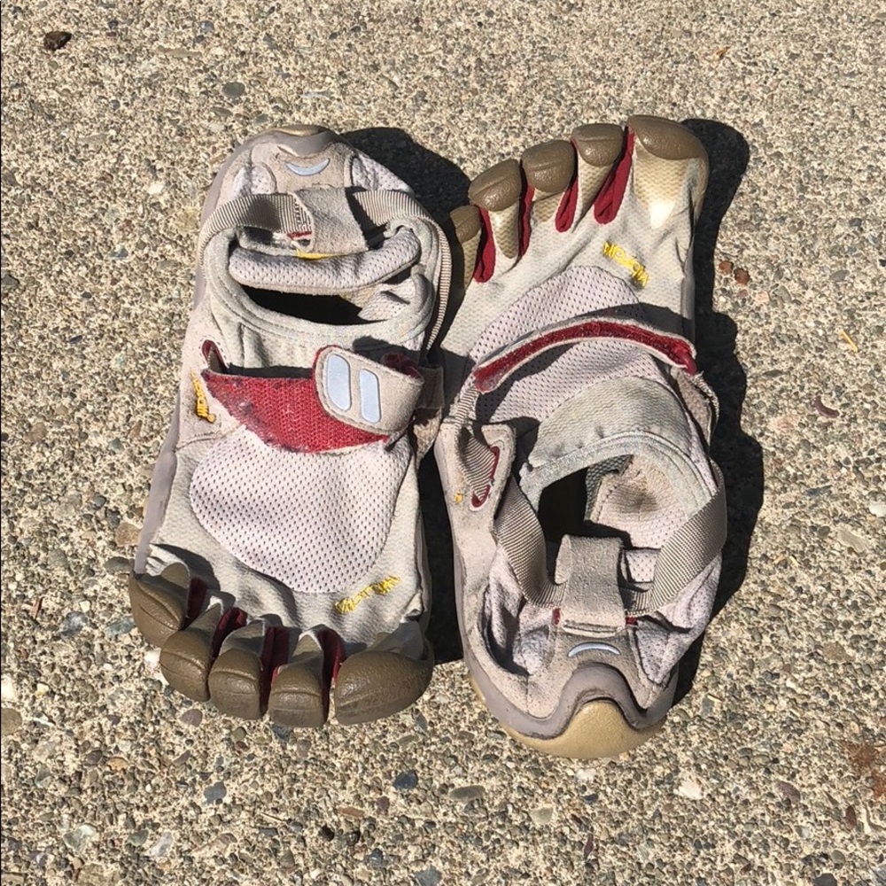 toes shoes